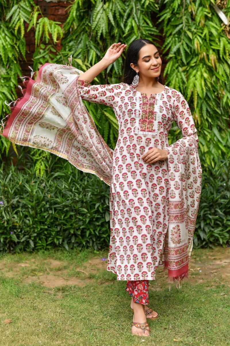 Chic Red Floral Printed Poly Rayon Kurta Set (3-Piece) - Image 5